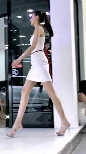 身高185的网红,揭秘网络红人的魅力与成长之路”