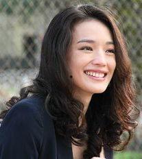 舒淇个人资料简介及,从影坛女神到时尚达人，她的蜕变之路